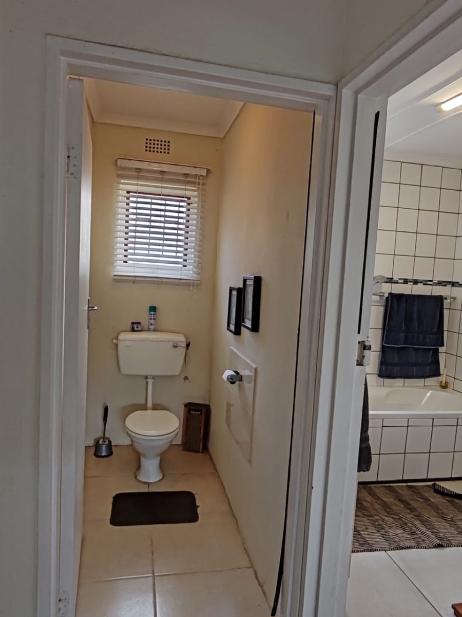 4 Bedroom Property for Sale in Palmiet Western Cape